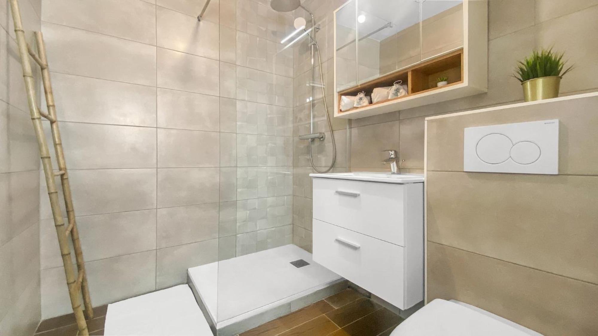 Homey Forest - Hypercentre - Proche Gare Et Tram - Wifi & Netflix Annemasse Exterior photo